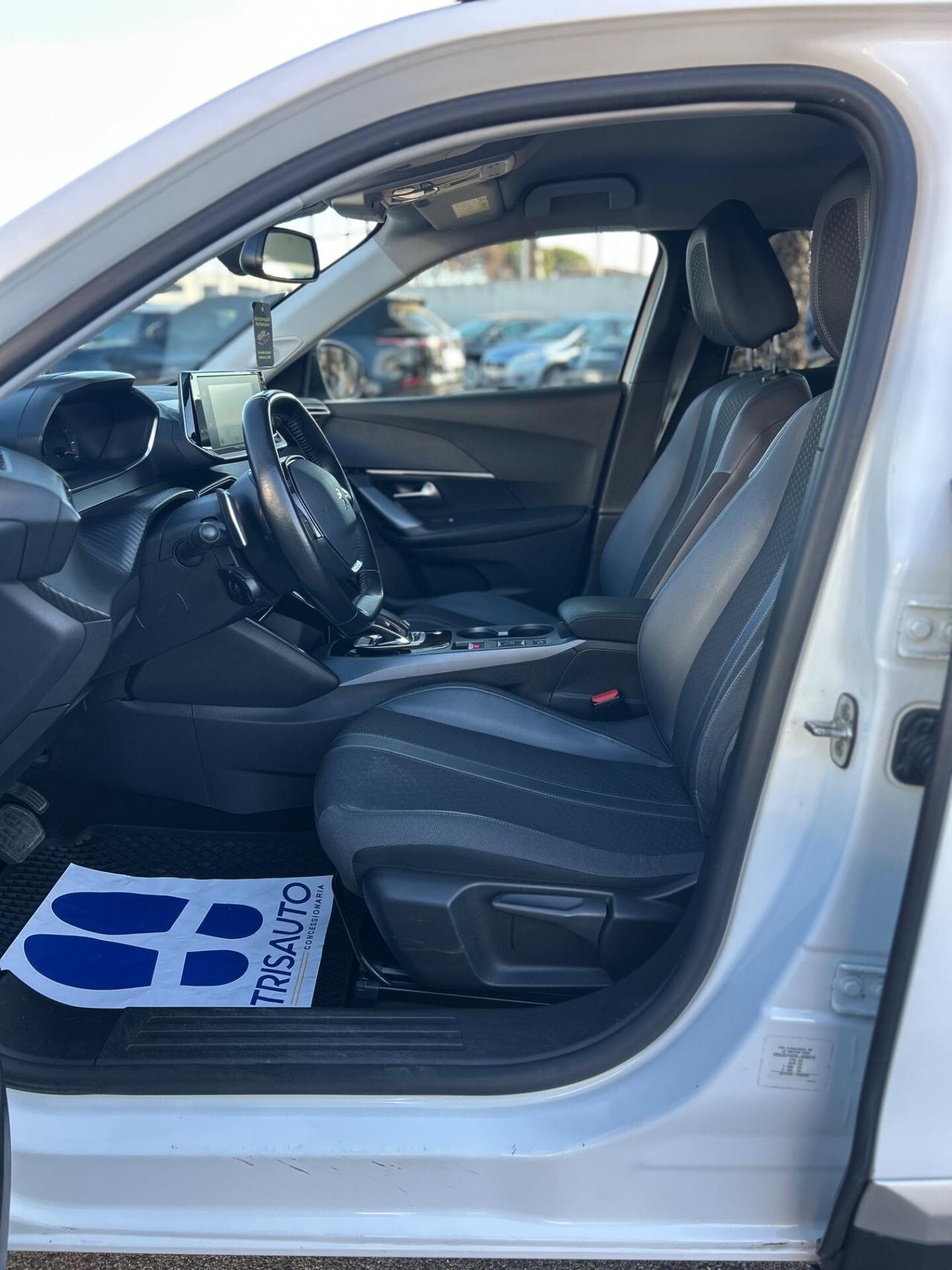 Peugeot 2008 Hdi 130 EAT8 Allure Navi Pack