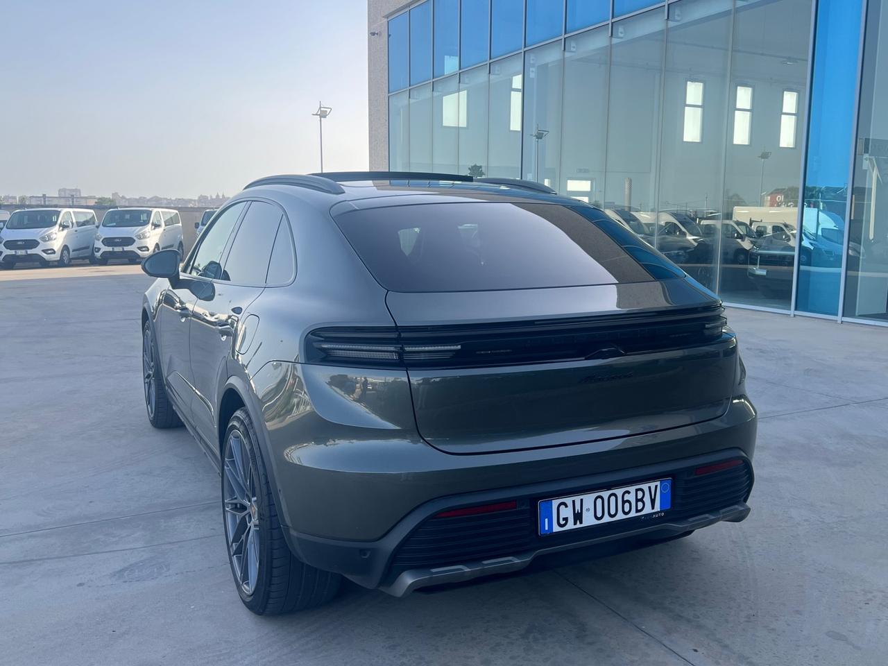 Porsche Macan EV 4 - possibilità noleggio no scoring