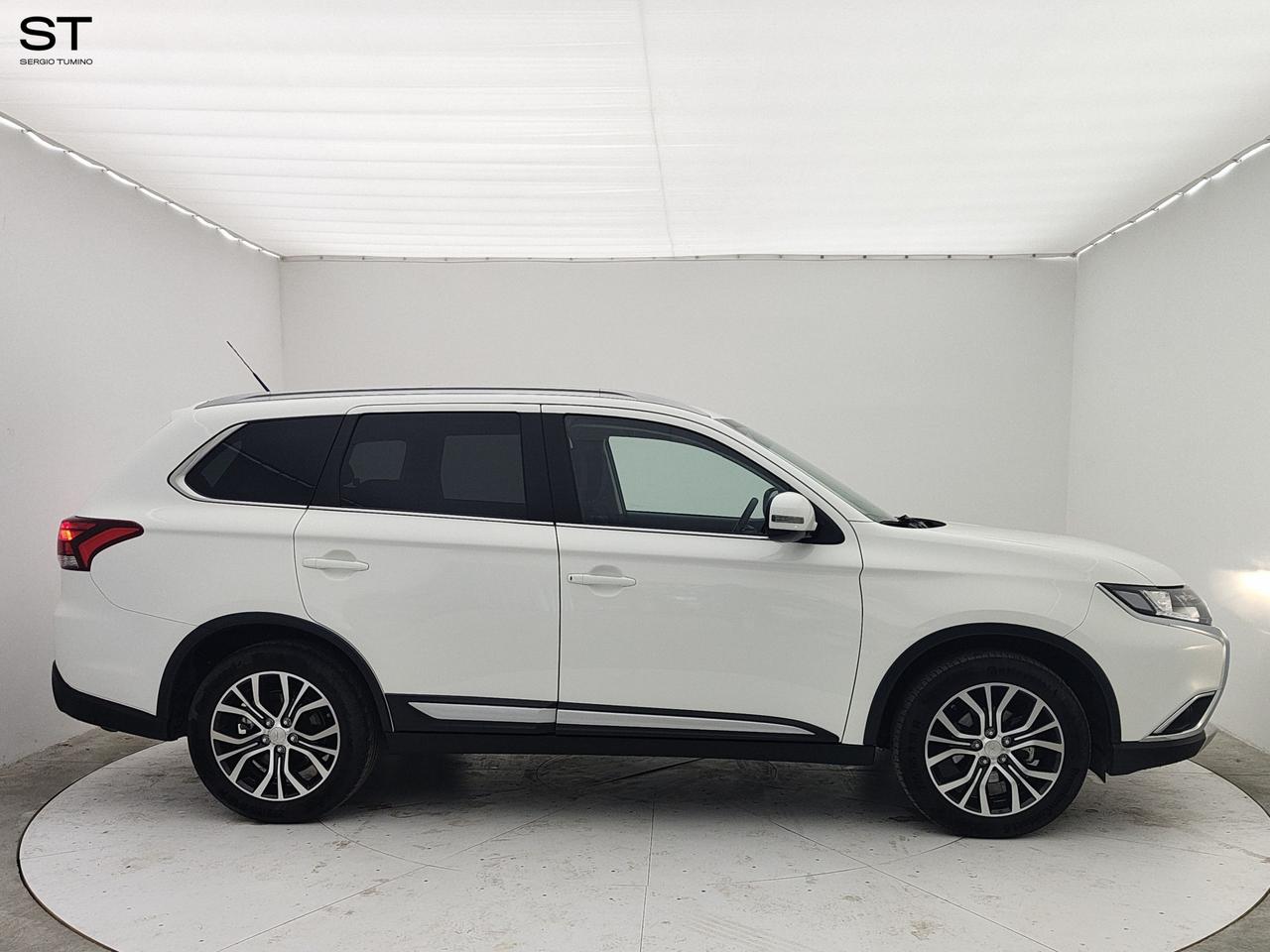 MITSUBISHI Outlander 3ª serie - Outlander 2.2 DI-D 4WD Instyle 7p.