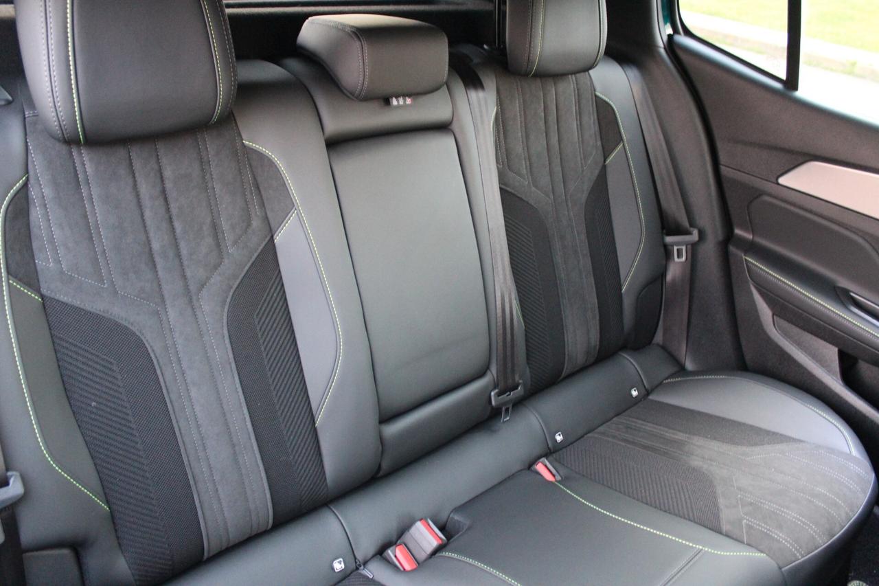 Peugeot 408 1.2 Hybrid 136 e-DCS6 GT