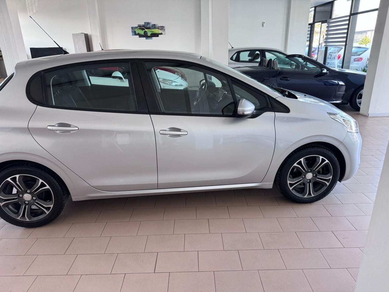 Peugeot 208 1.4 HDi 68 CV 5 porte Allure