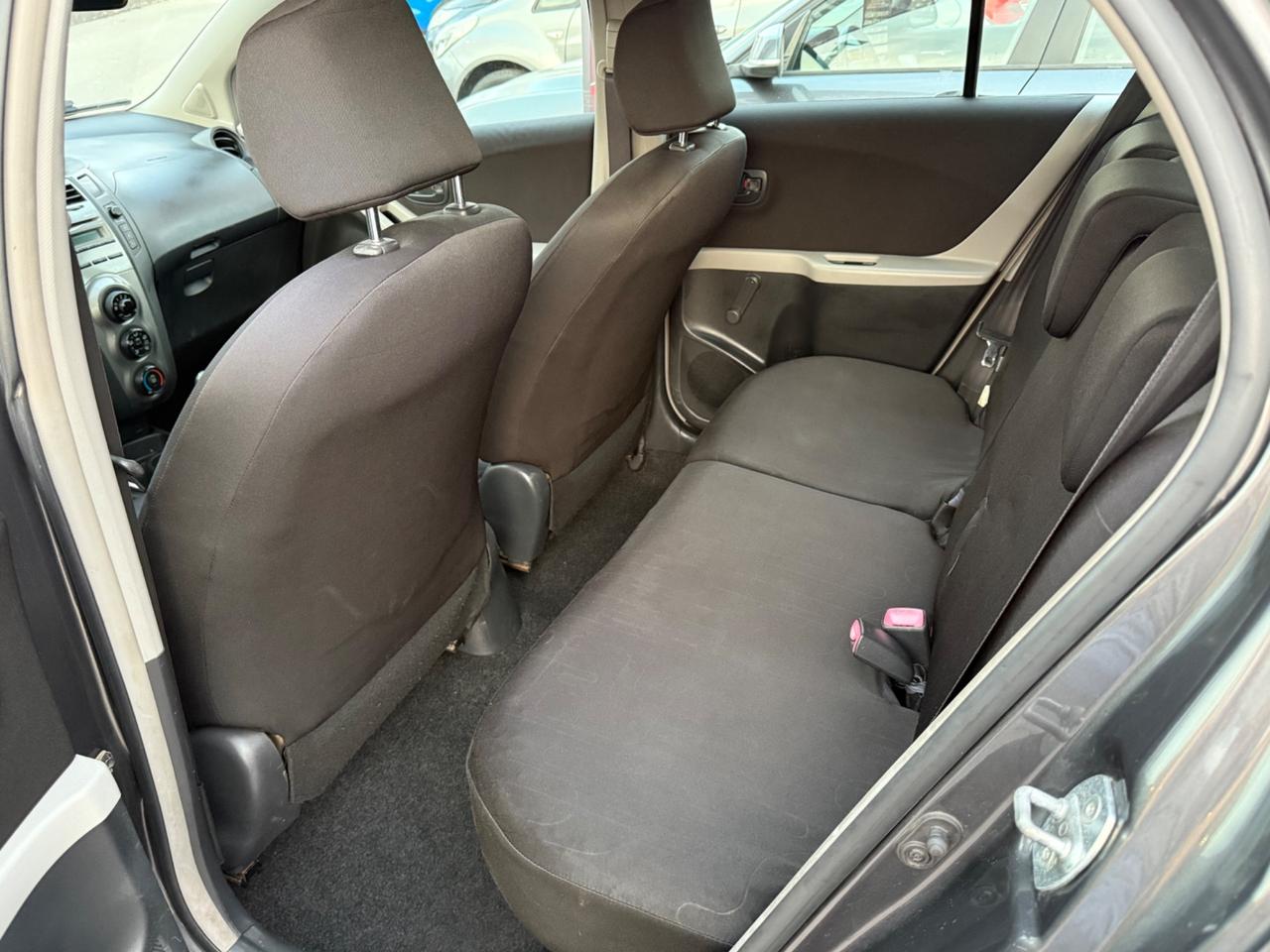 Toyota Yaris 1.0 5 Luxury Pack