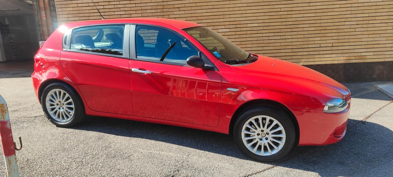 Alfa Romeo 147 1.9 JTD M-JET 16V 3 porte Dist.