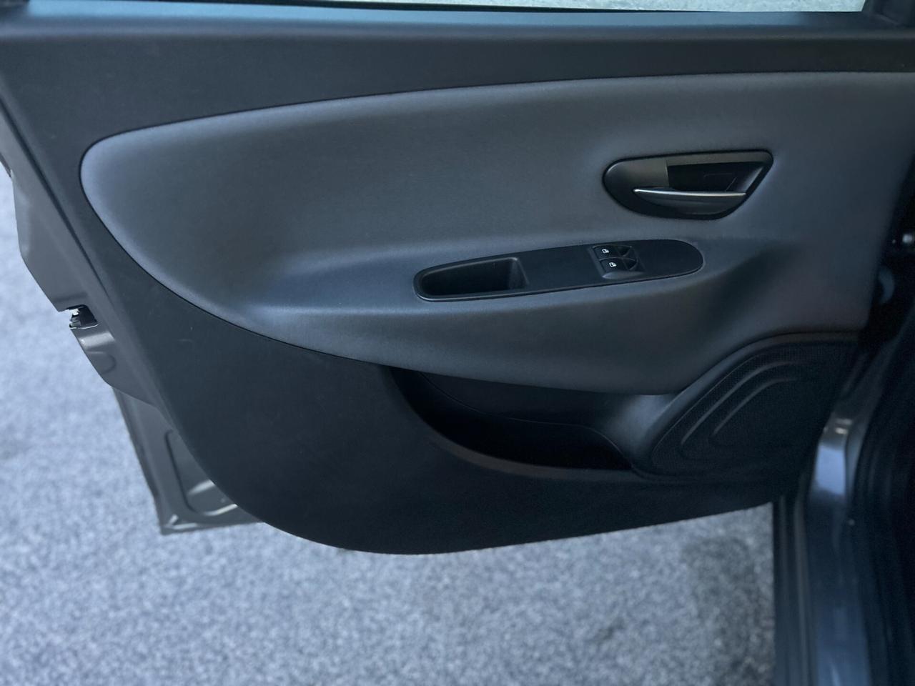 Lancia Ypsilon 1.3 MJT Elefantino Bianco Platinum