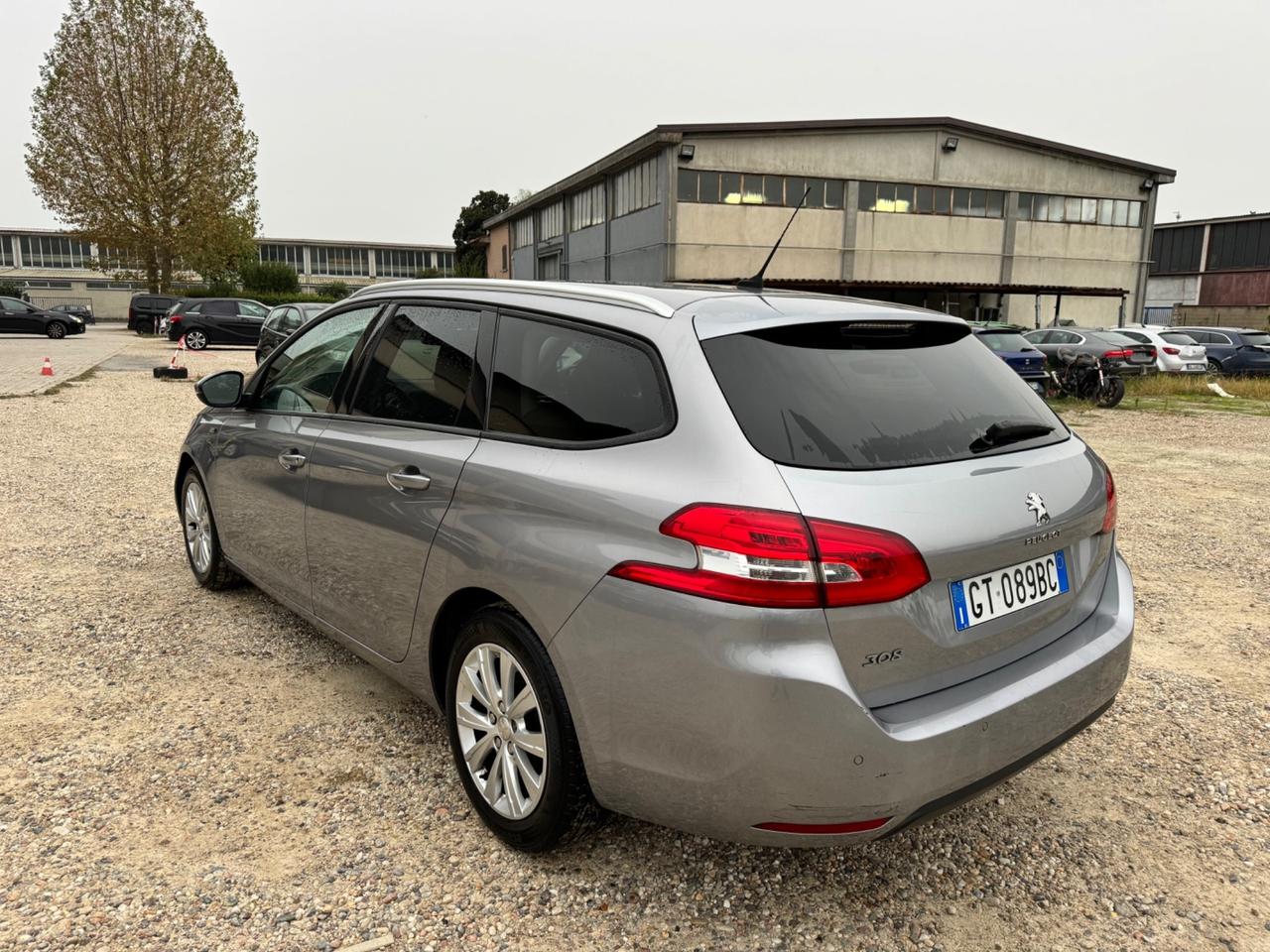 Peugeot 308 2017 1.2 benzina 110CV