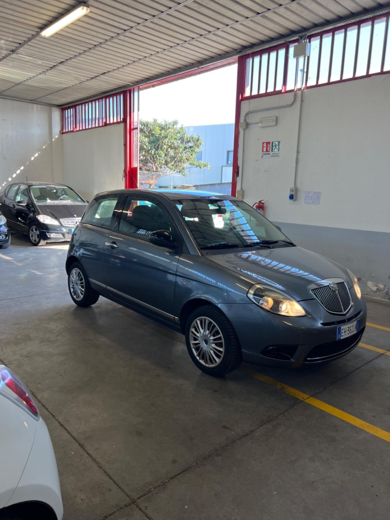 Lancia Ypsilon 1.3 MJT 75 CV Diva