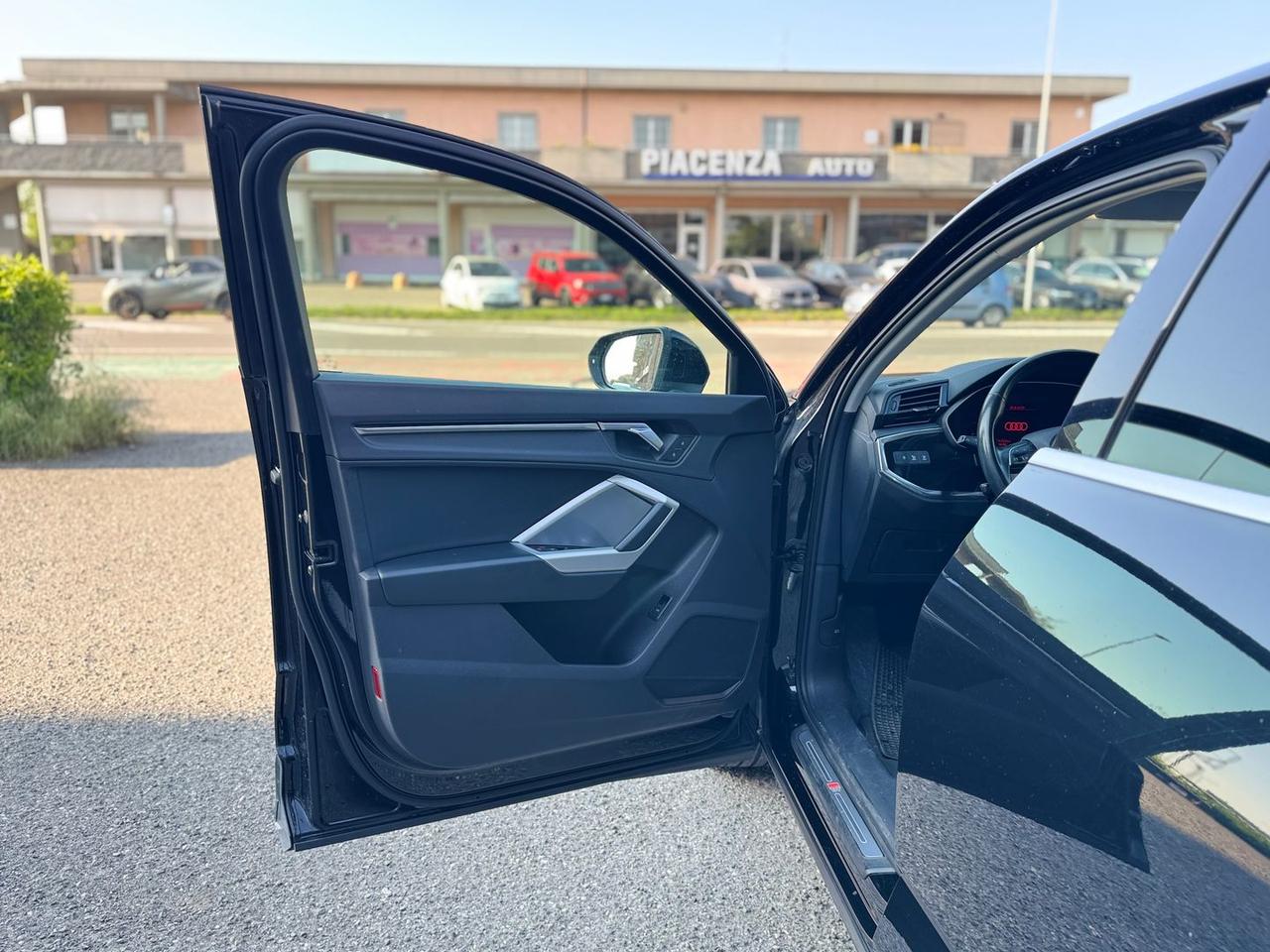 Audi Q3 S Line 2.0 35 TDI
