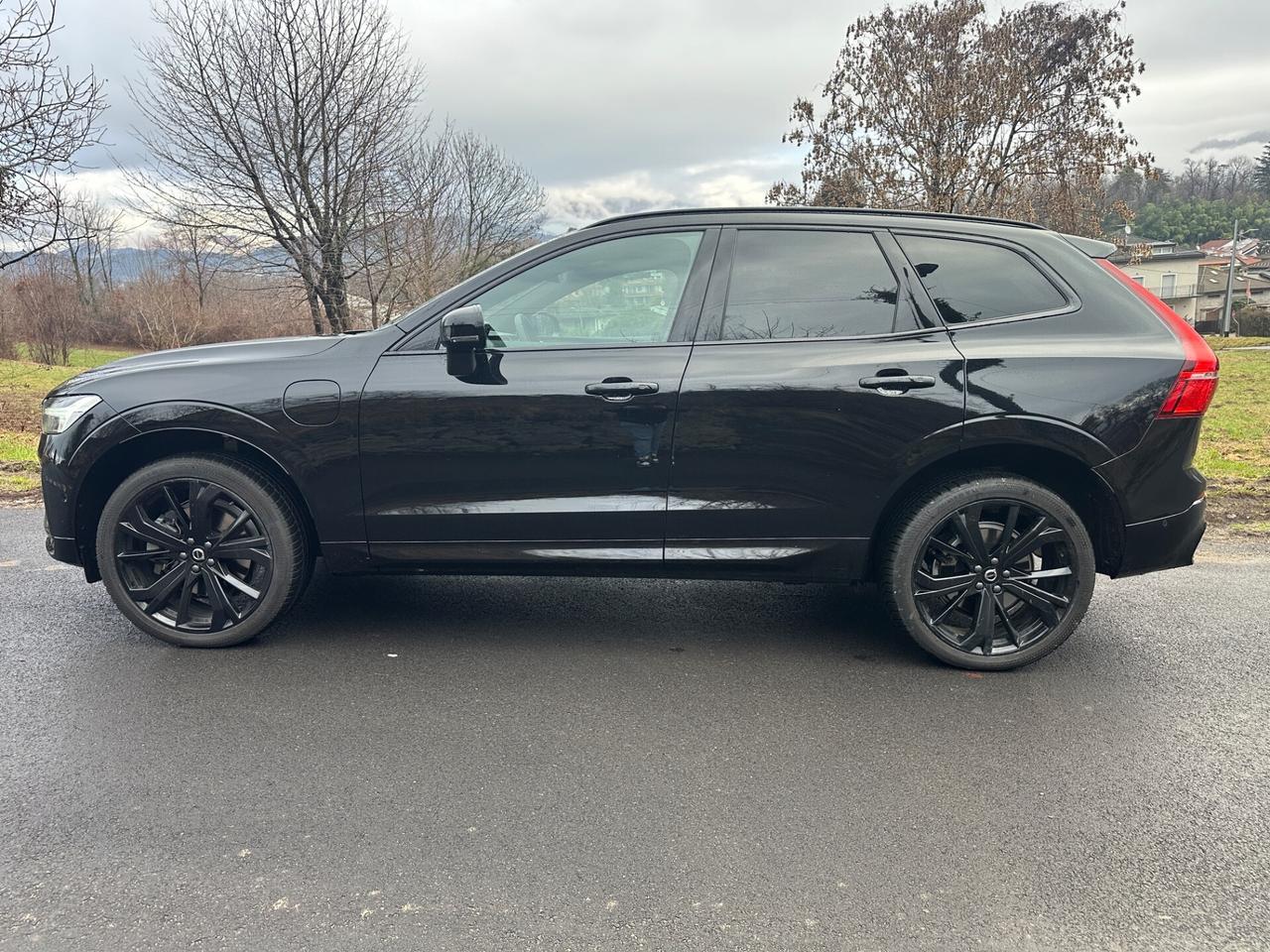 Volvo XC 60 T6 Plug-in hybrid Ultra Dark - 2025