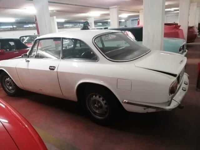 Alfa Romeo GT 1300 junior