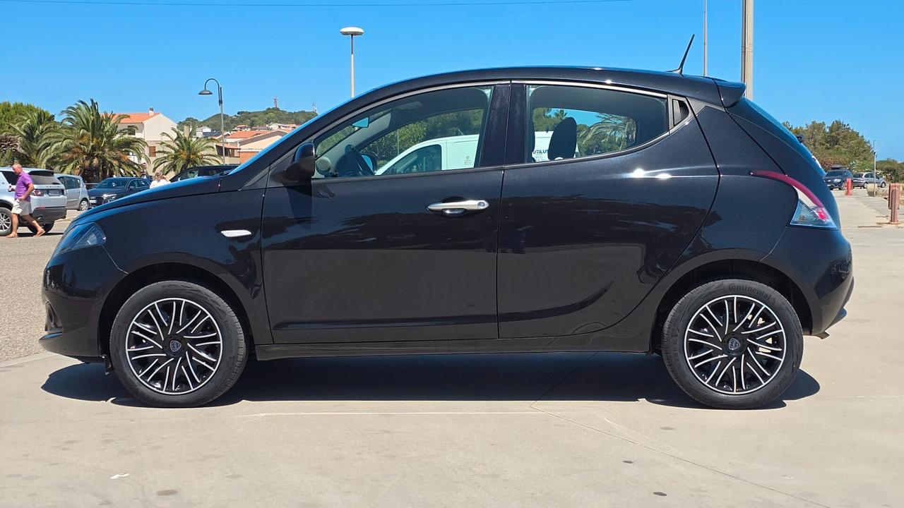 Lancia Ypsilon 1.0 FireFly 5 porte S&S Hybrid Gold