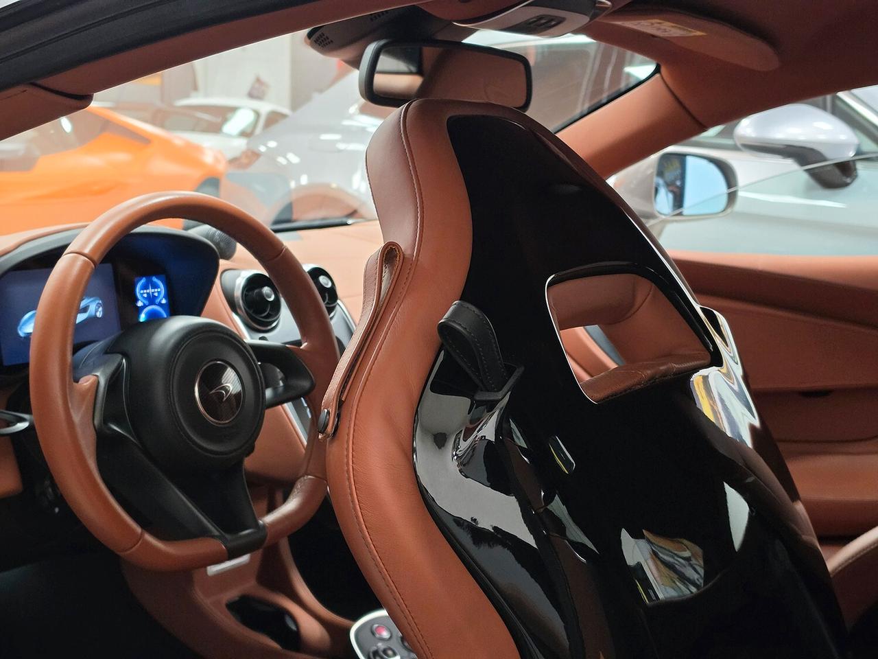 Mclaren 570S Coupe V8 3.8 570CV LUXURY PACK _ SERVICE BOOK COMPLETO MCLAREN UFFICIALE _ CERCHI 19" MSO (€8000) _ LIFT