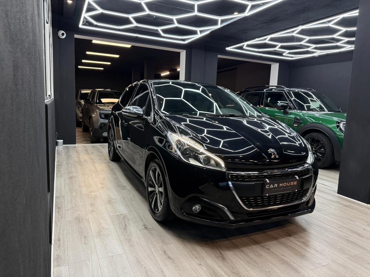 Peugeot 208 1.2 82CV puretech Allure OK NEOPATENTATI