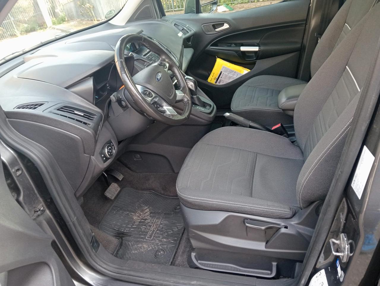 Ford Tourneo Connect Pianale ribassato con rampa disabili in carrozzina