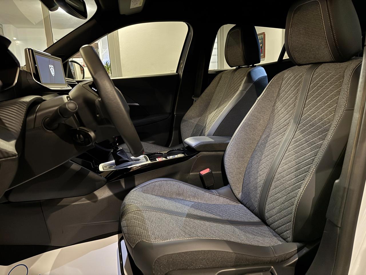 PEUGEOT 2008 1.2 PURETECH ALLURE 2025