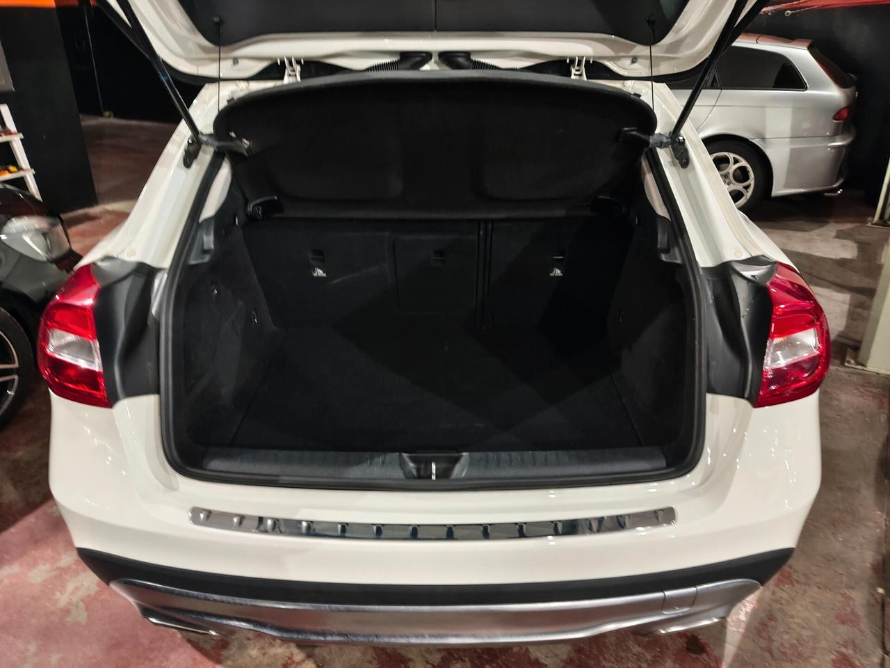 Mercedes GLA 180 UNIPROPRIETARIO SOLO 78000KM!!!