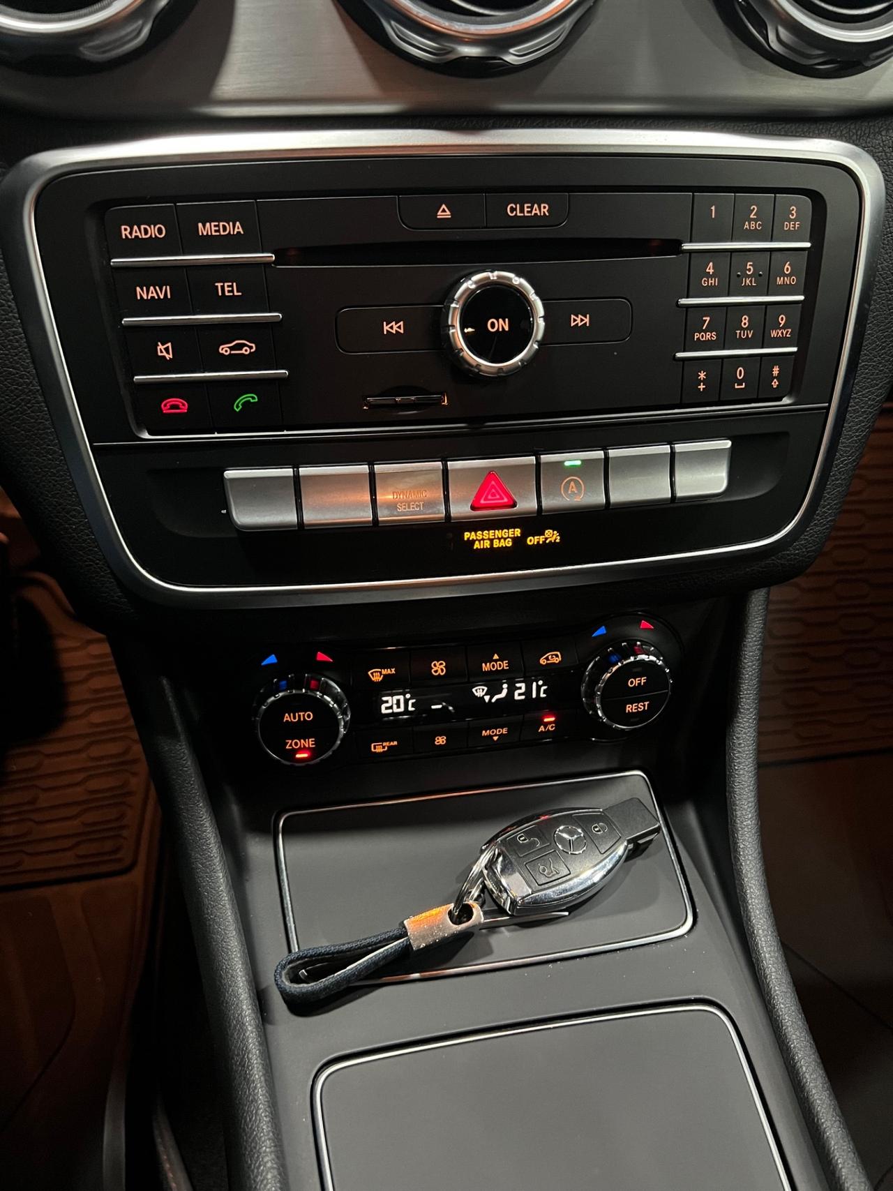 Mercedes Benz GLA 200d Aut. Premium AMG 136 cv