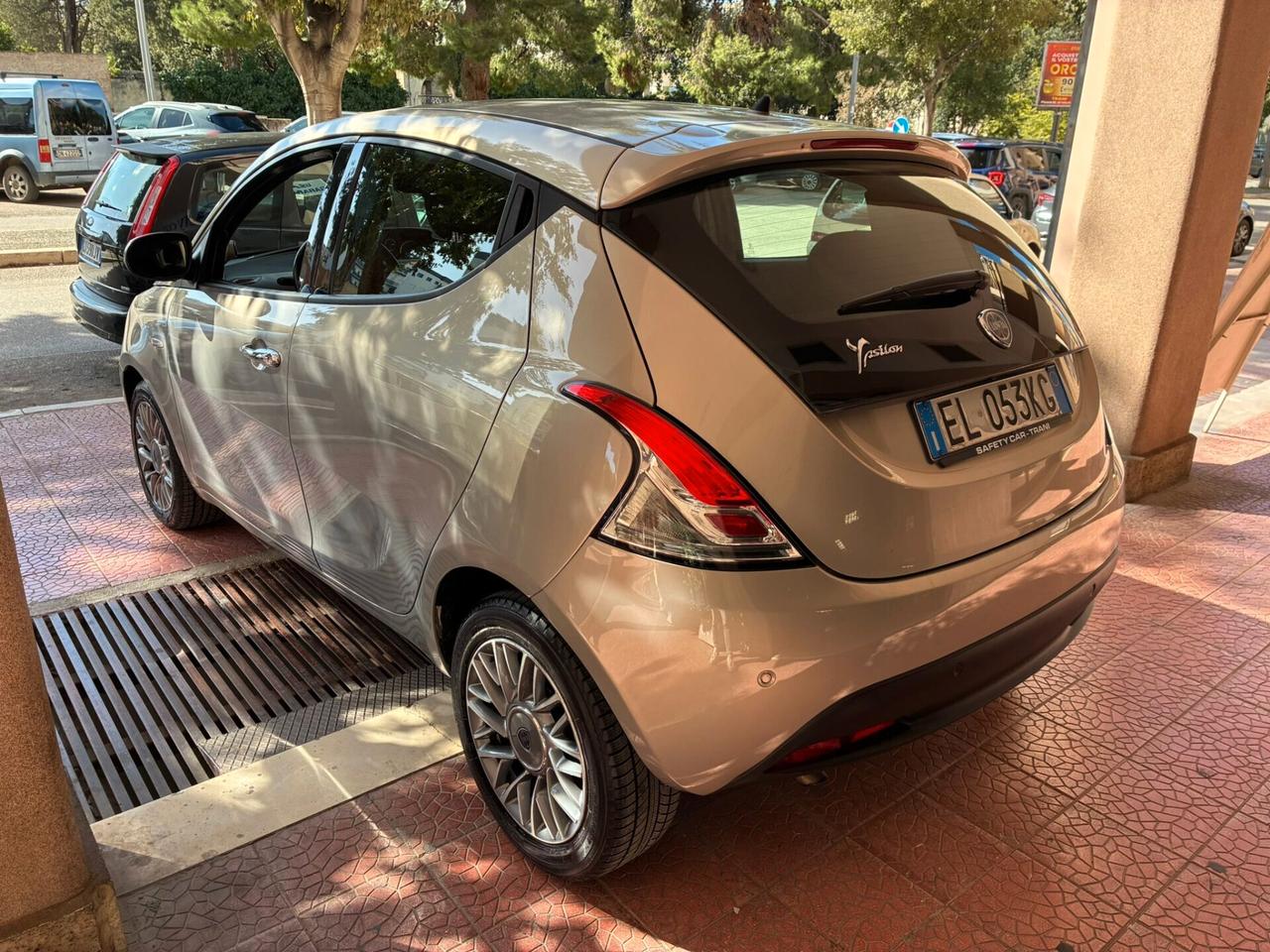 Lancia Ypsilon 1.3MJT 95cv 5p perfetta-12