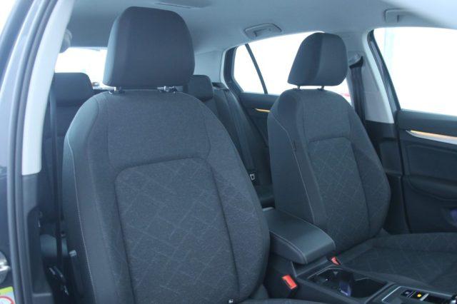 VOLKSWAGEN Golf 1.0 eTSI EVO DSG Life / Neopatentati