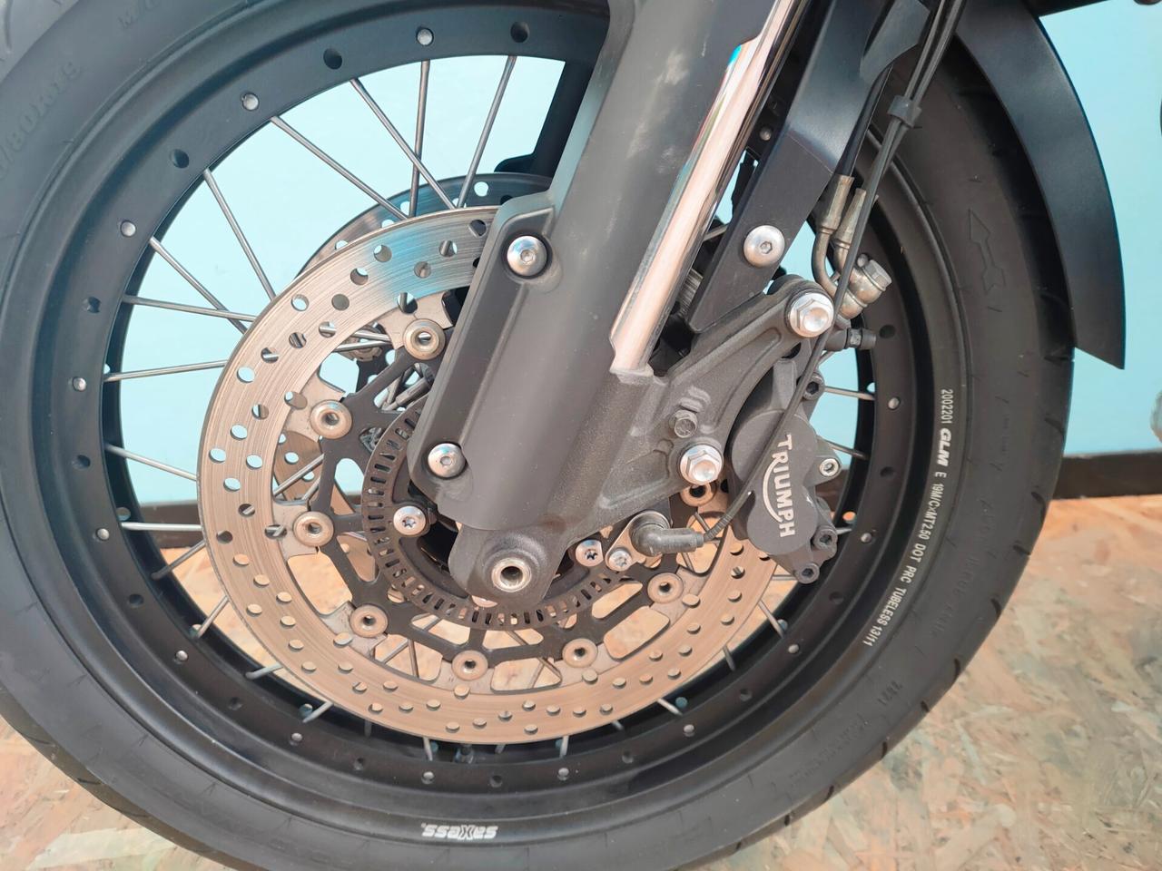 Triumph Tiger Explorer XC con tris bauletti GIVI