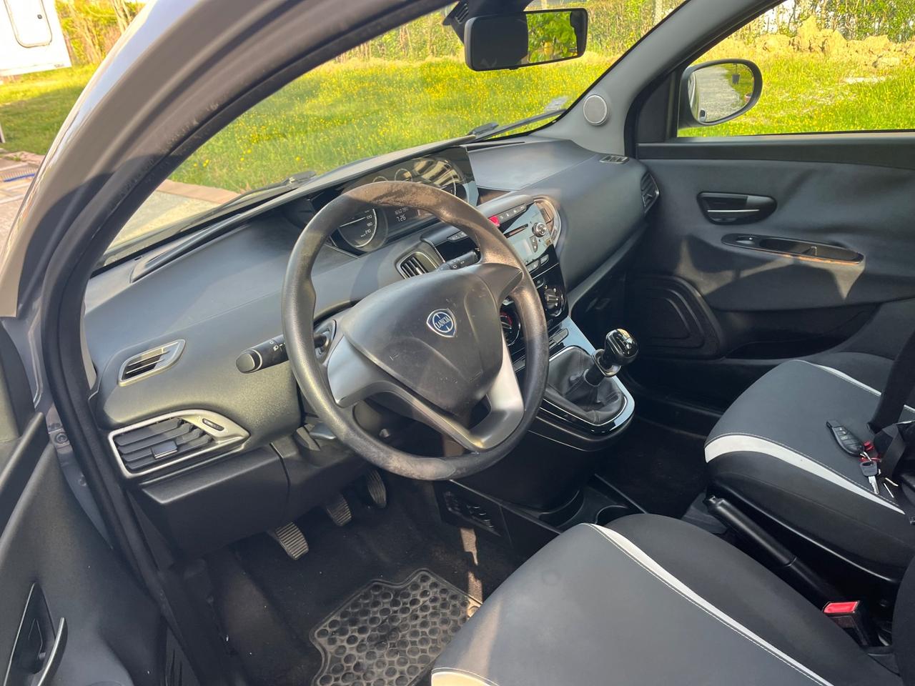 Lancia Ypsilon 0.9 TwinAir 85 CV 5 porte Metano Ecochic Gold