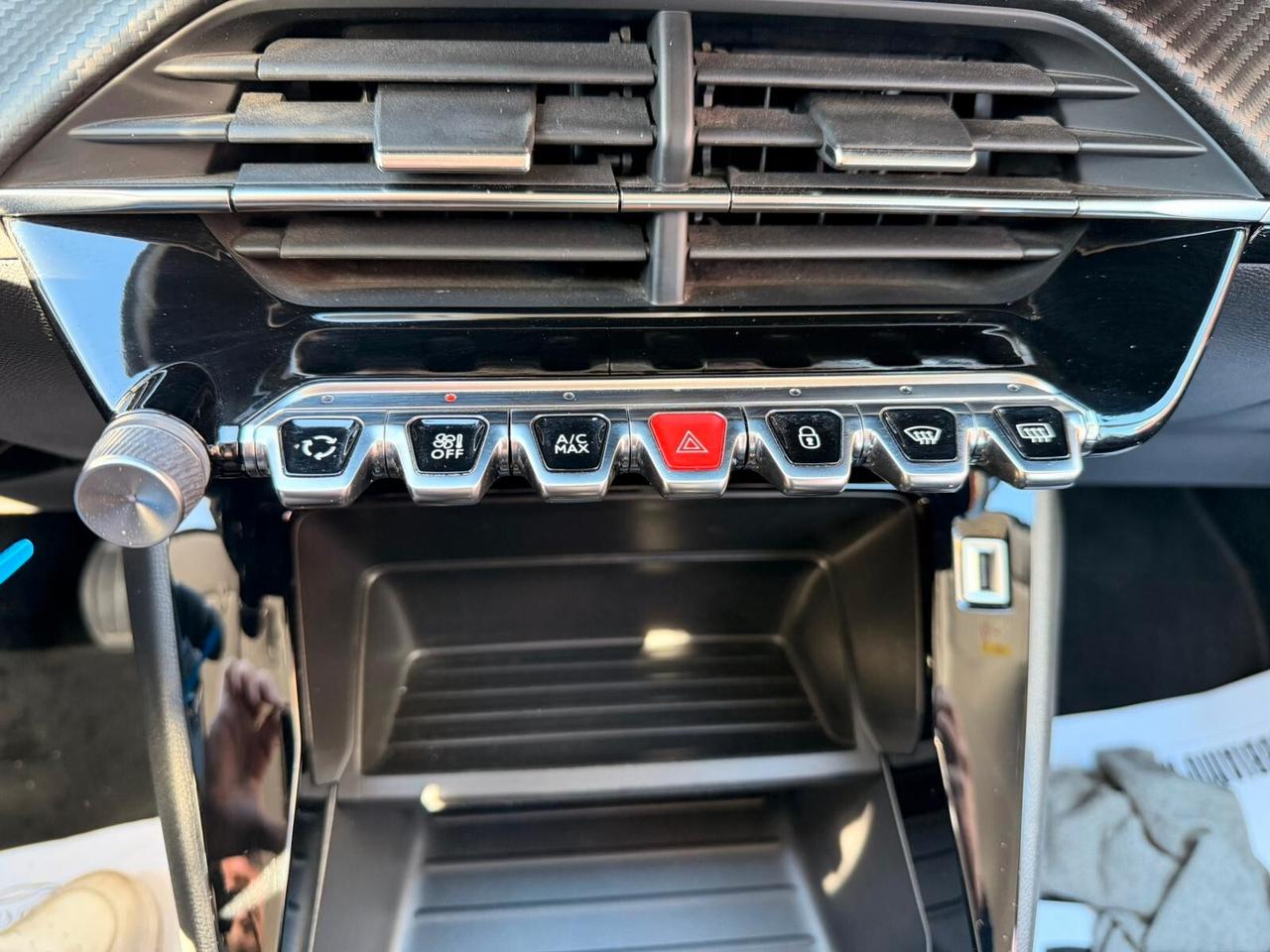 Peugeot 208 Neopatentati