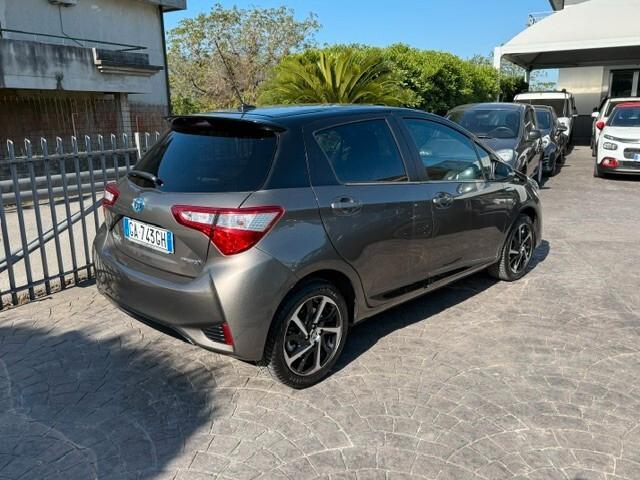 Toyota Yaris 1.5 Hybrid 5 porte Lounge Red/Bronze