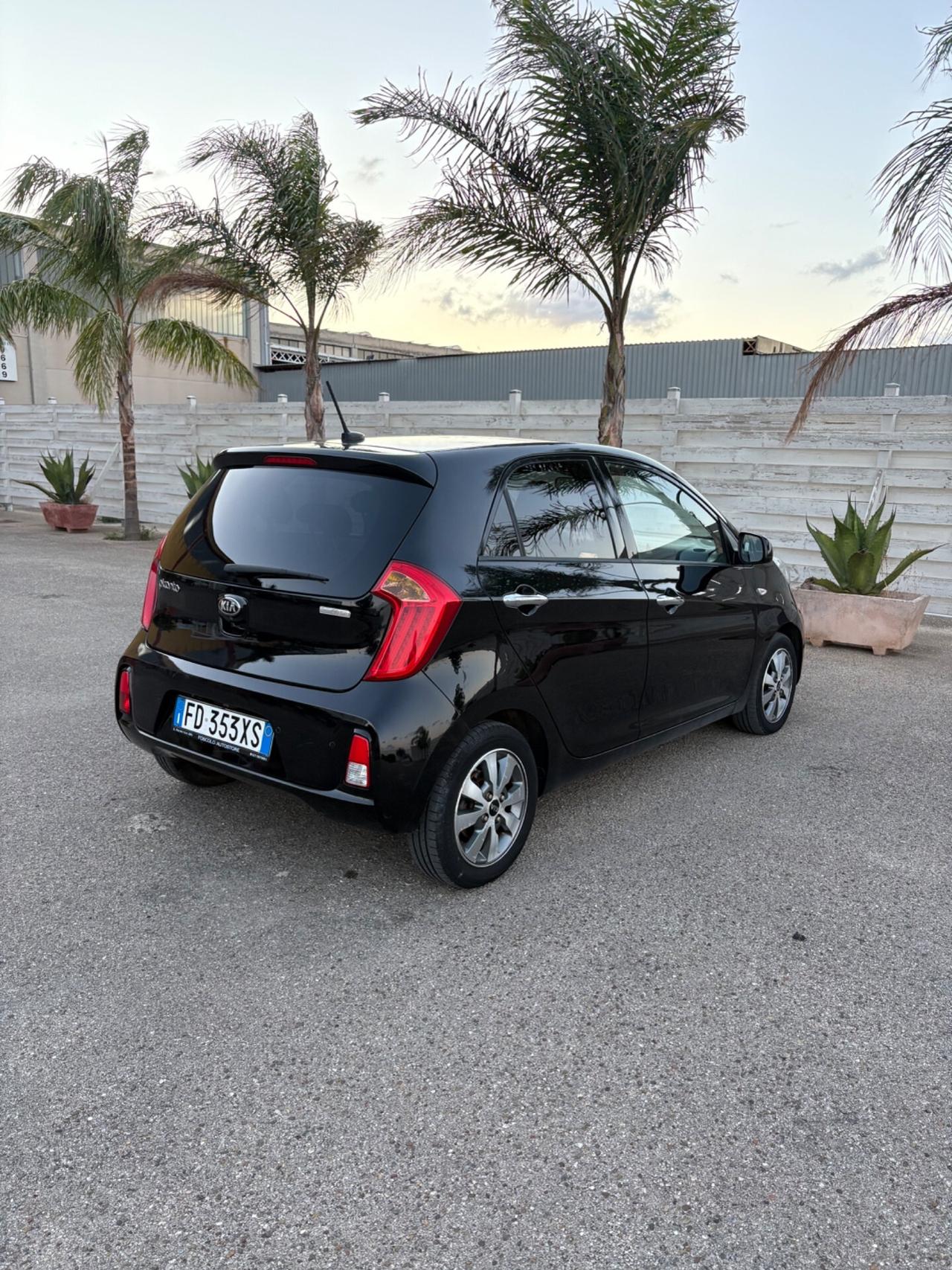 Kia Picanto 1.0 benzina 5 porte con soli 103.000 km