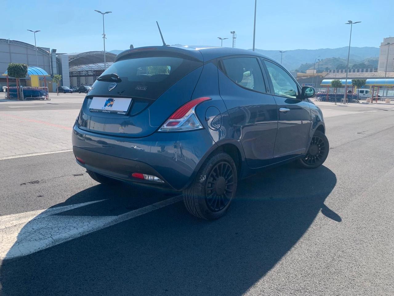 Lancia Ypsilon 1.0 FireFly 5 porte S&S Hybrid Ecochic Silver