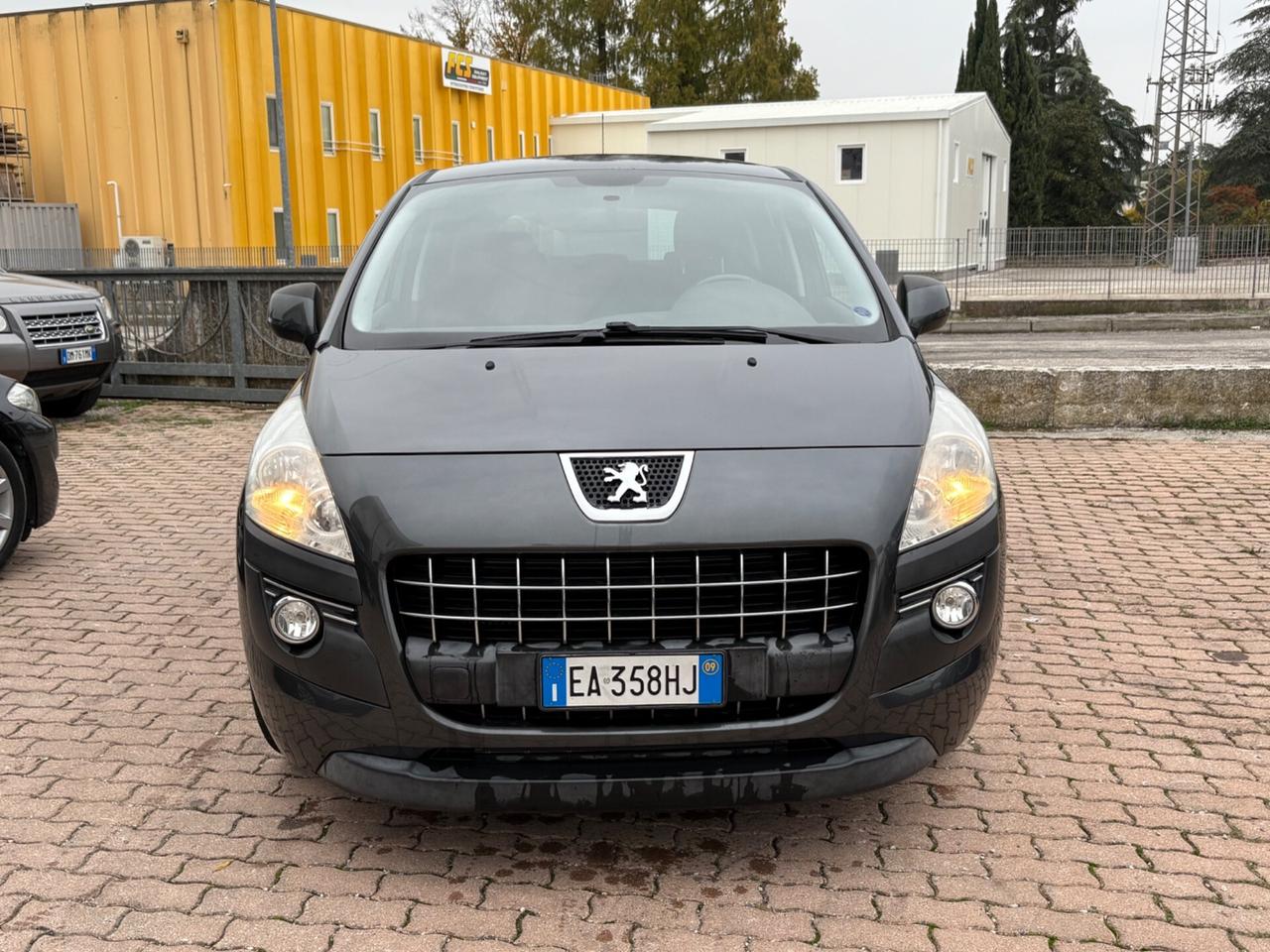 Peugeot 3008 1.6 HDi 110CV cambio robotizzato Business
