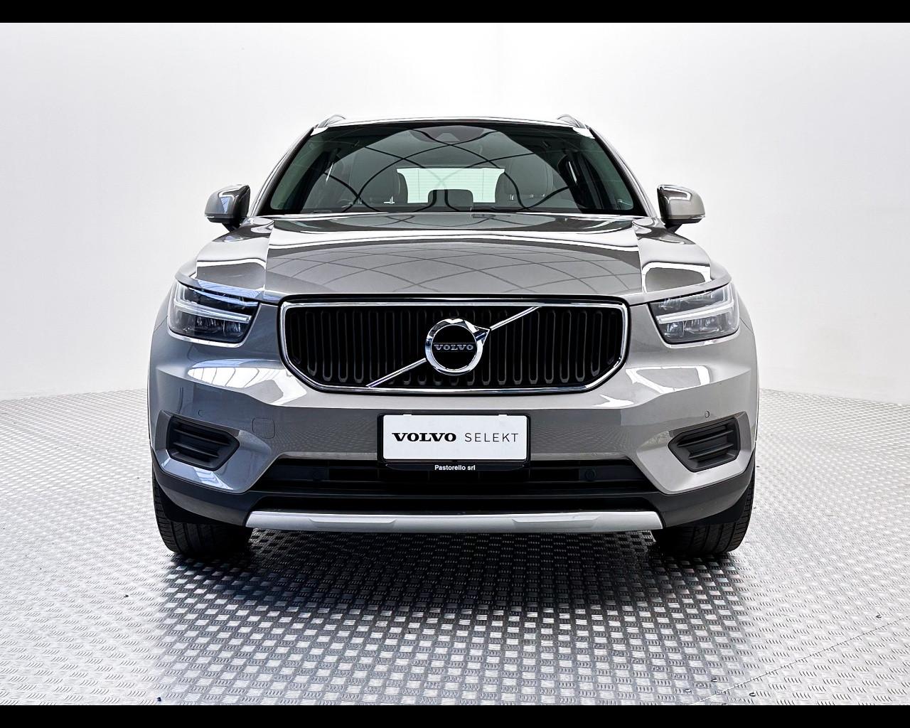 VOLVO XC40 T3 Momentum