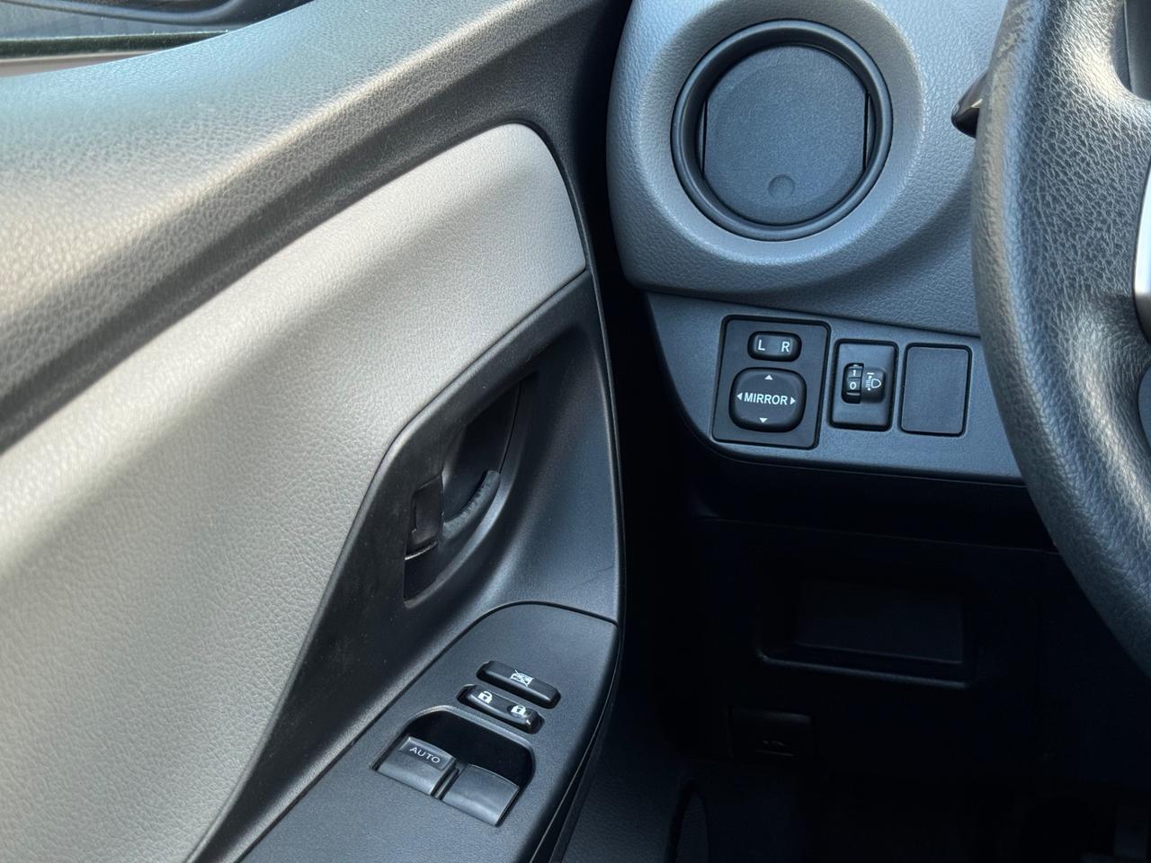 Toyota Yaris 1.0 Benzina 69CV 5 porte – 2014 – Neopatentati