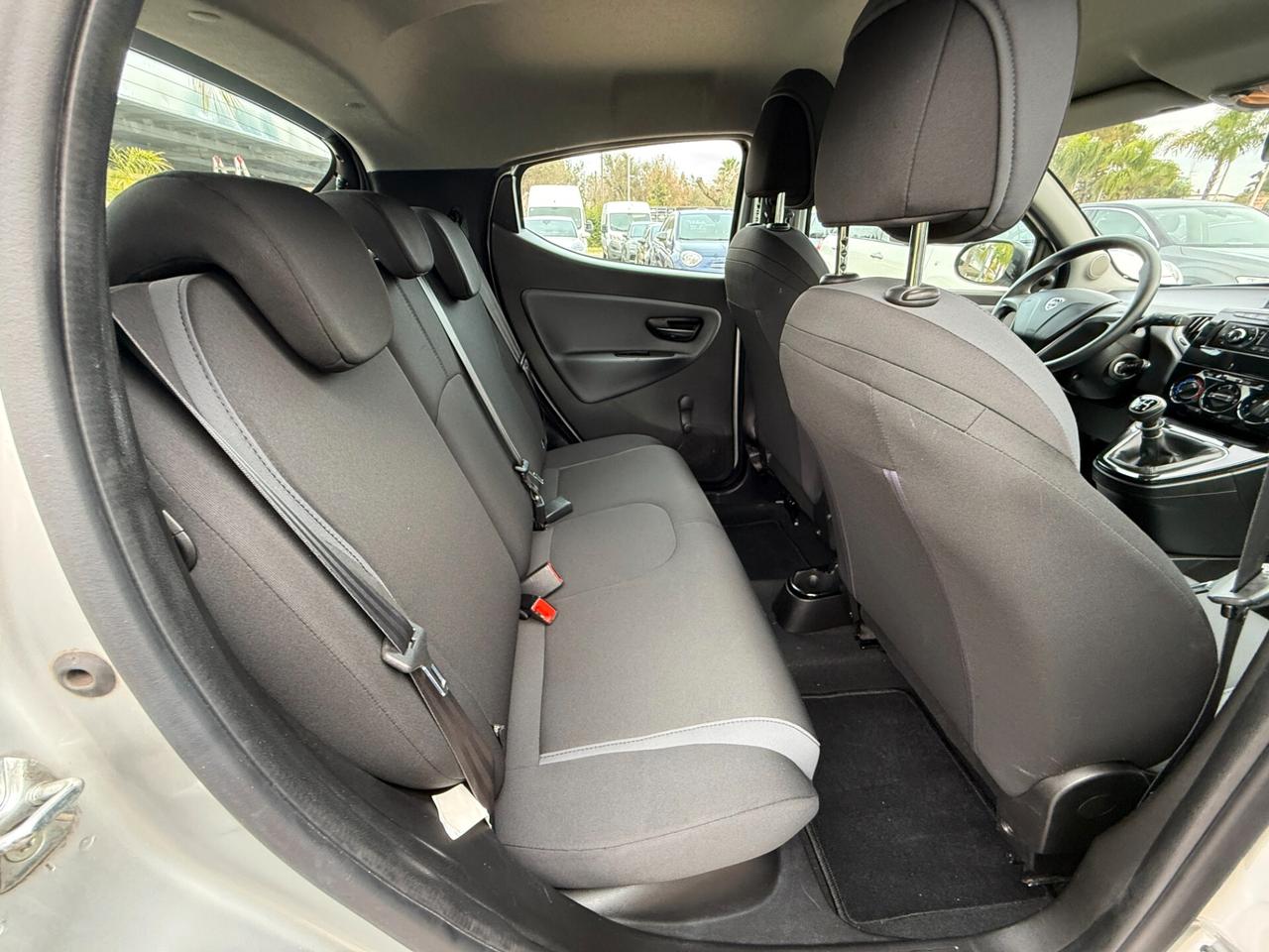 Lancia Ypsilon 1.2 69 CV 5 porte Unyca
