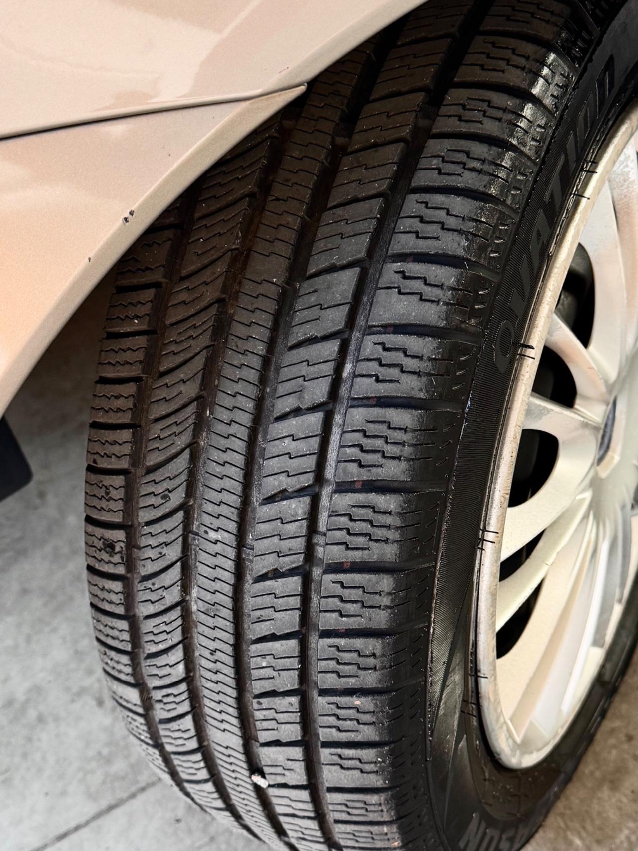 Lancia Ypsilon 1.2 Argento ideale neopatentati