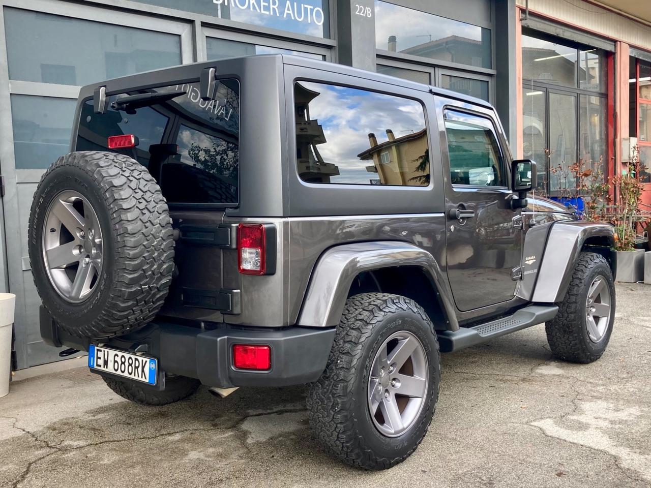 Jeep Wrangler Apple CarPlay, Soft Top