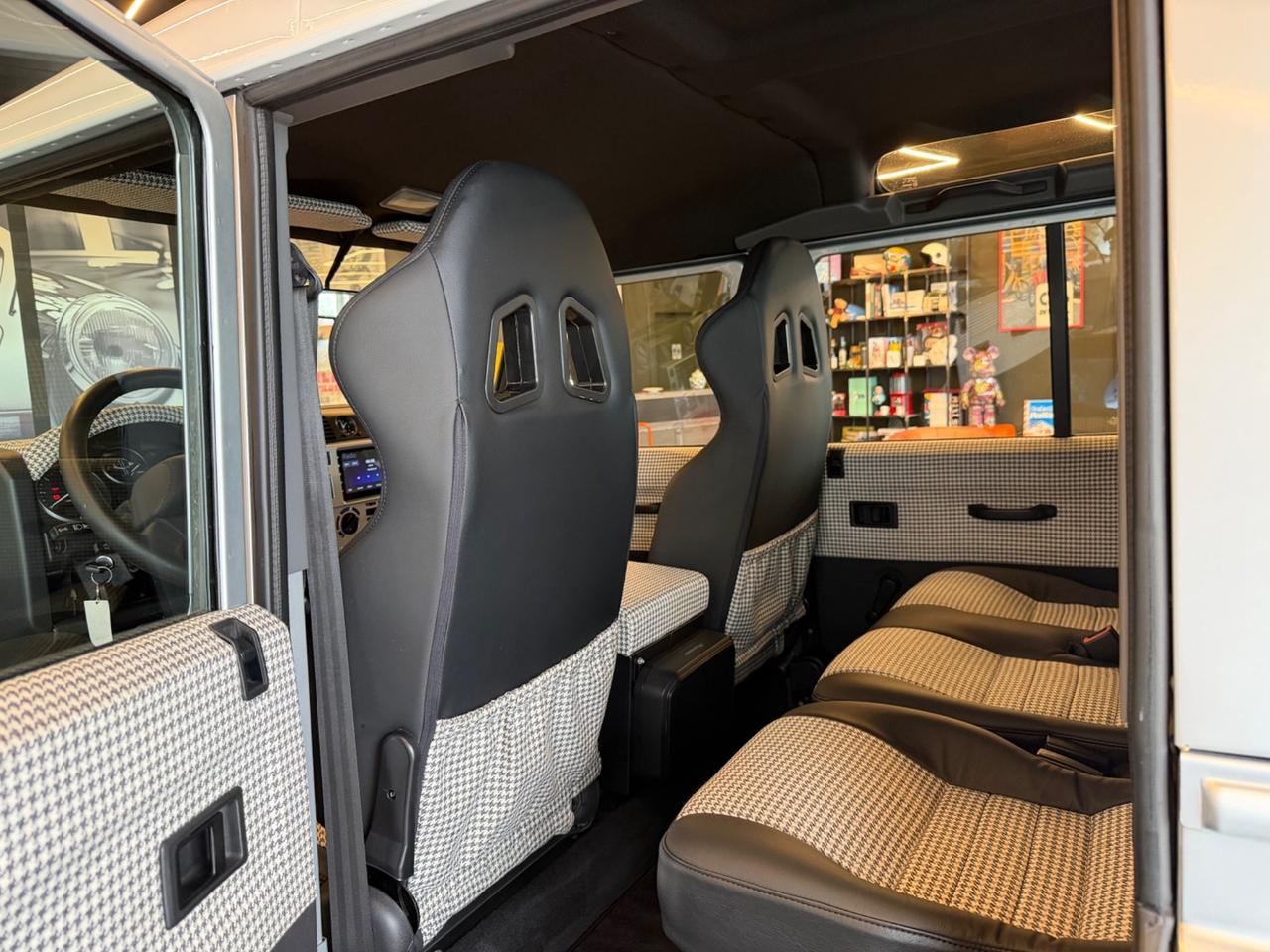 Land Rover Defender 110 2.4 TD4 Station Wagon SE