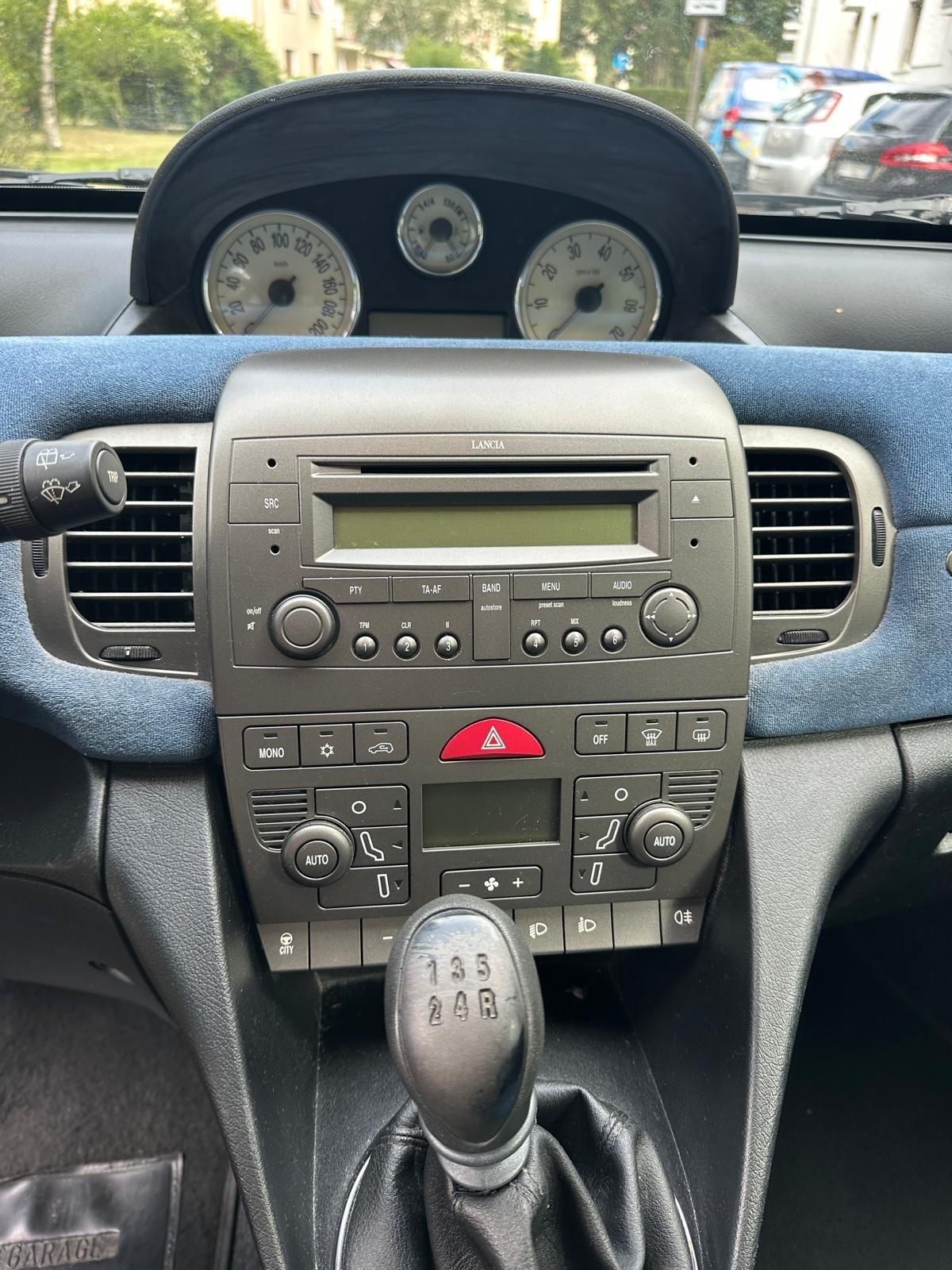 Lancia Ypsilon 1.4 16V Platino NEOPATENTATI