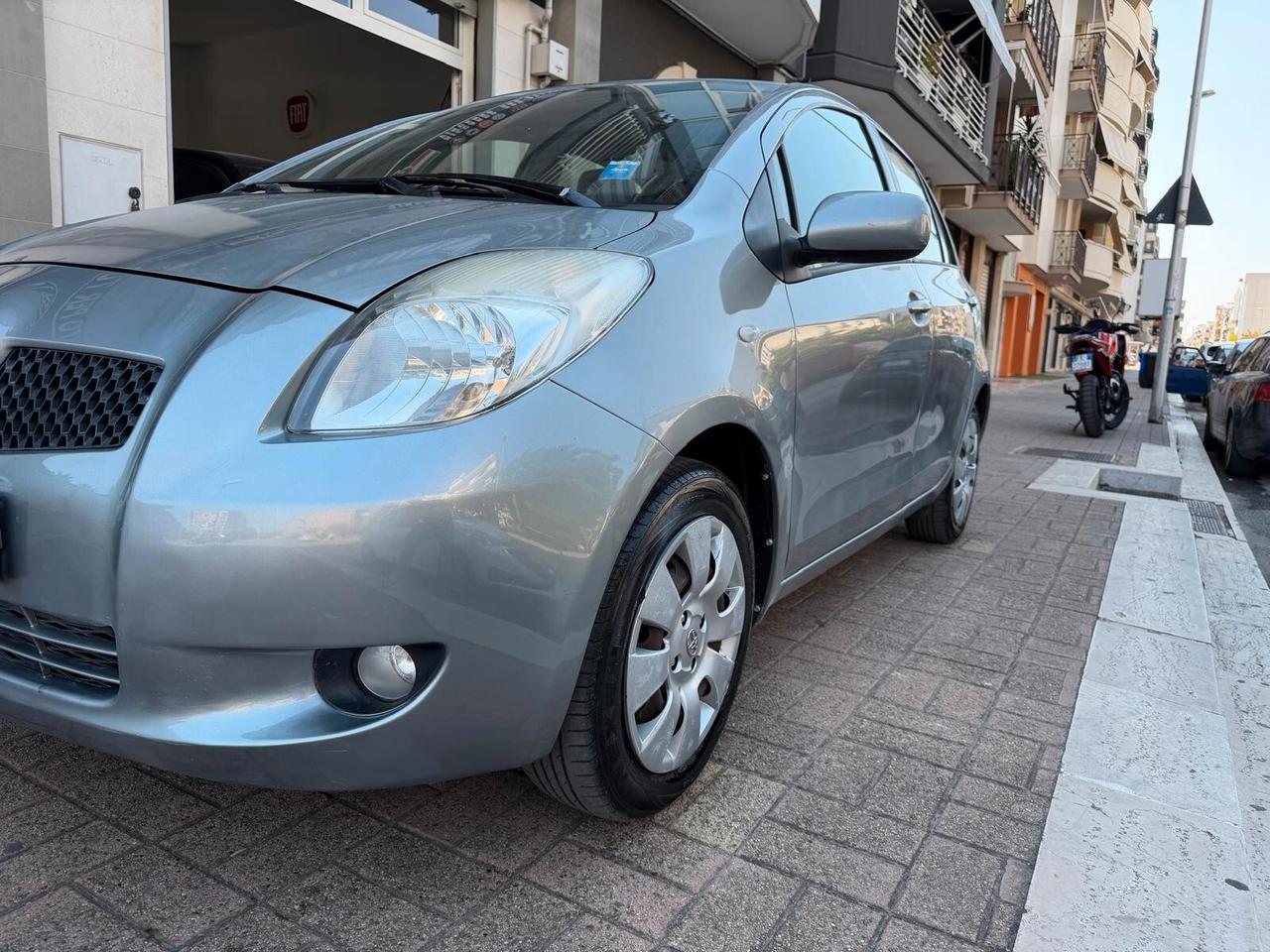 Toyota Yaris 1.0 5 porte Sol
