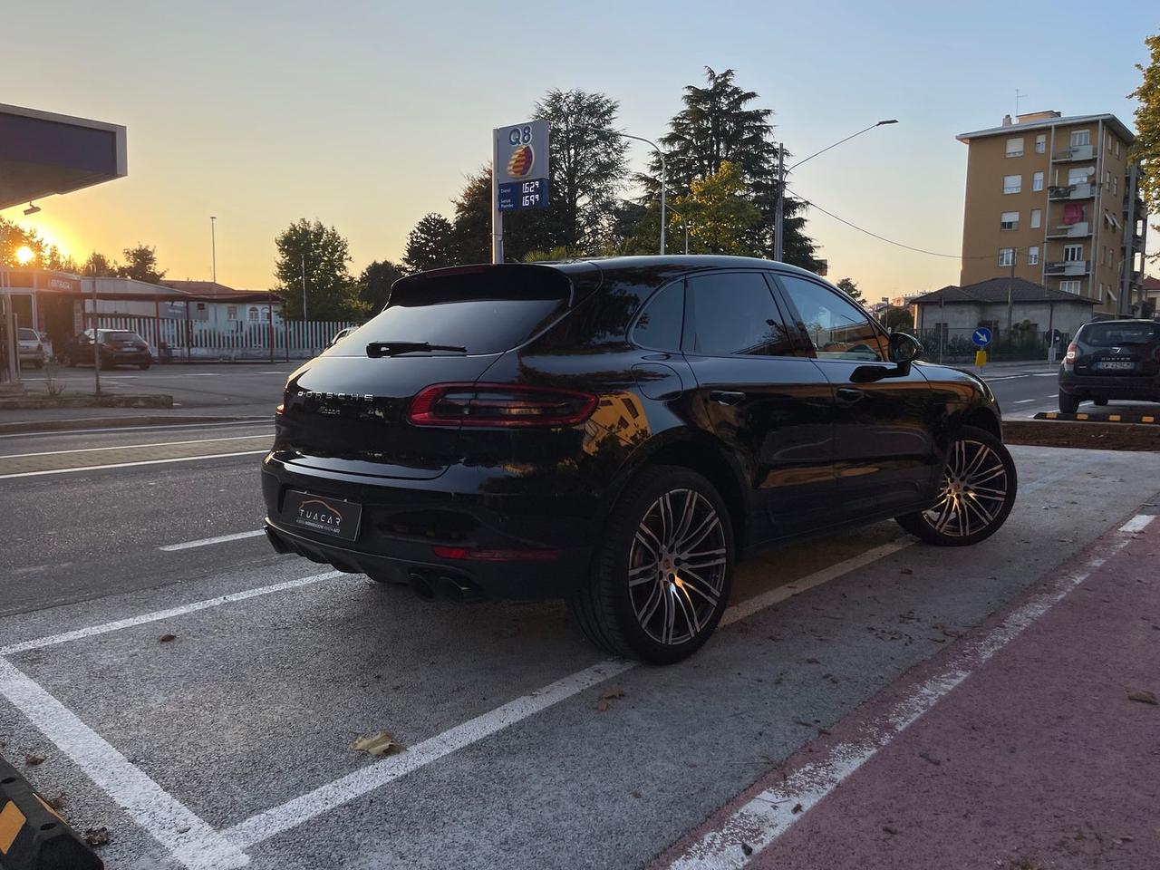 Porsche Macan -- 2.0 #7143