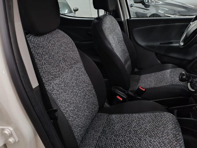 Lancia YPSILON HYBRID "SOLO 10.000 KM"