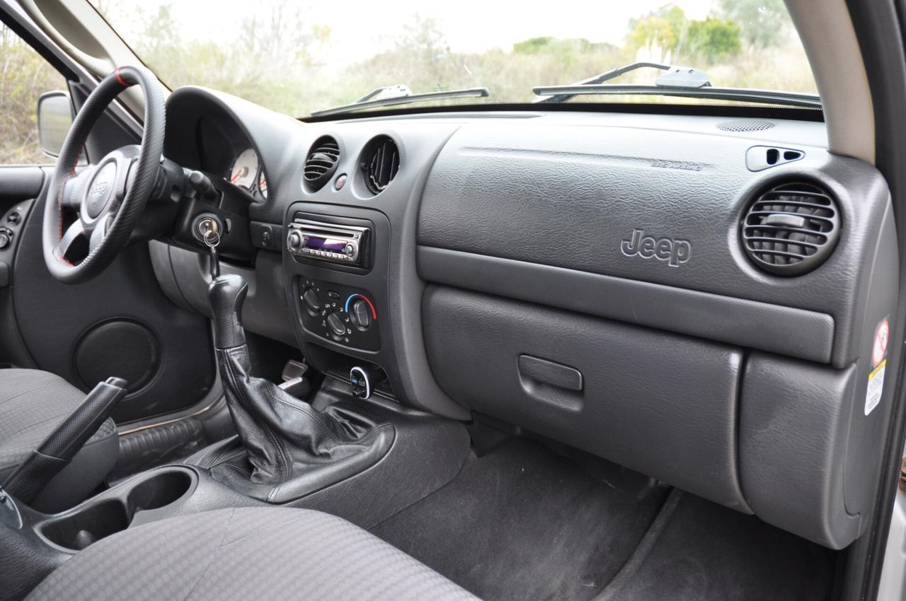 Jeep Cherokee 2.5 CRD Sport