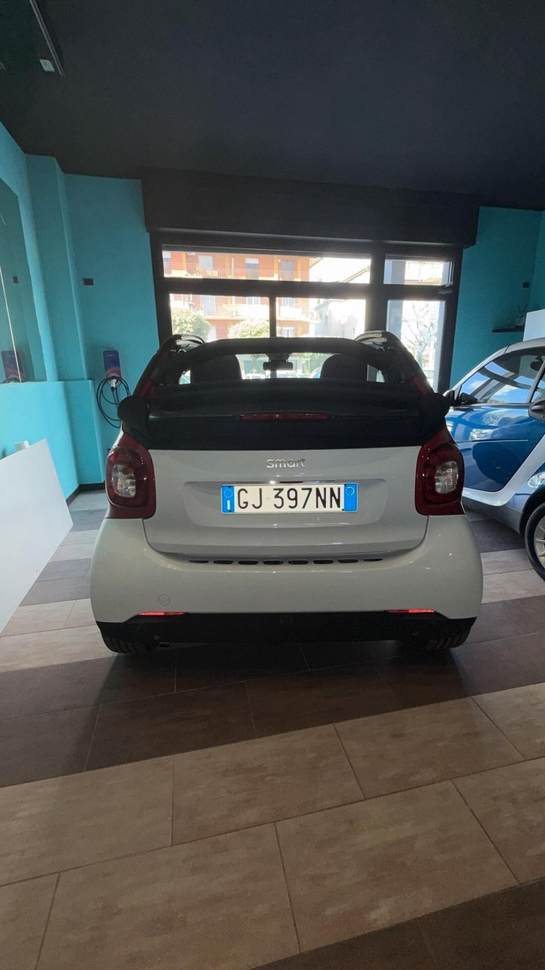 Smart for two cabrio 90 CAVALLI TURBO PASSION “Red& the city”