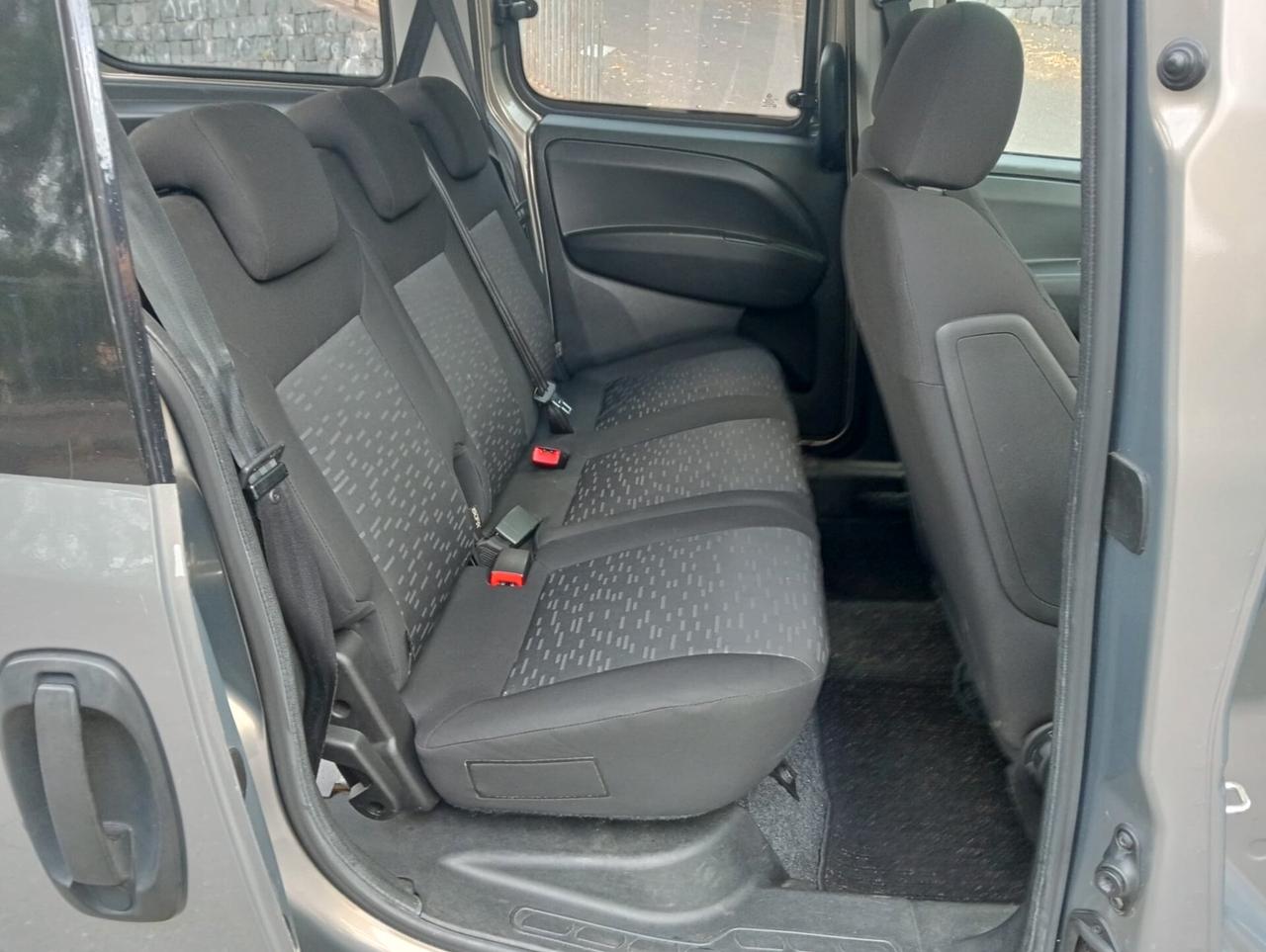 Opel Combo sollevatore elettrico trasporto disabili