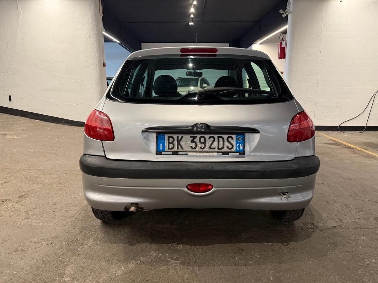 Peugeot 206 1.1 3p. XT