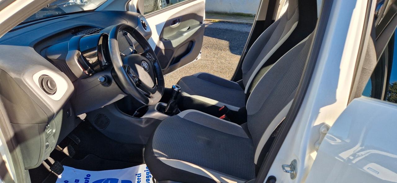 Toyota Aygo Connect 1.0 VVT-i 72 CV 5 porte