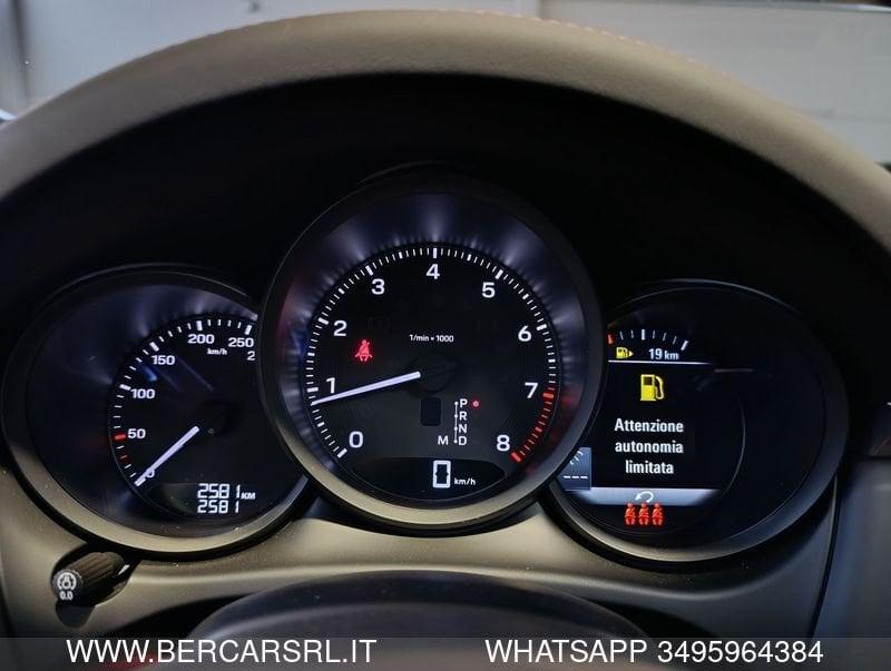 Porsche Macan 2.0 T*TETTO*SOSPENSIONI ATTIVE*SEDILI RISC + VENTILATI*RETROCAMERA*TERMINALI SPORTIVI *PACCHETTO CHR