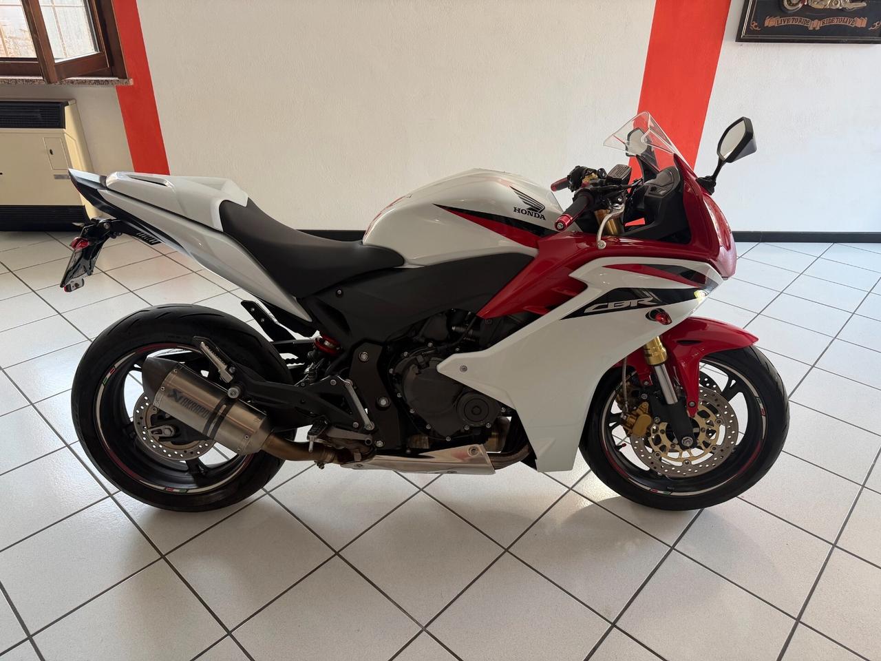 Honda CBR 600 F PERFETTA, GOMME OK, REVISIONATA, AKRAPOVIC