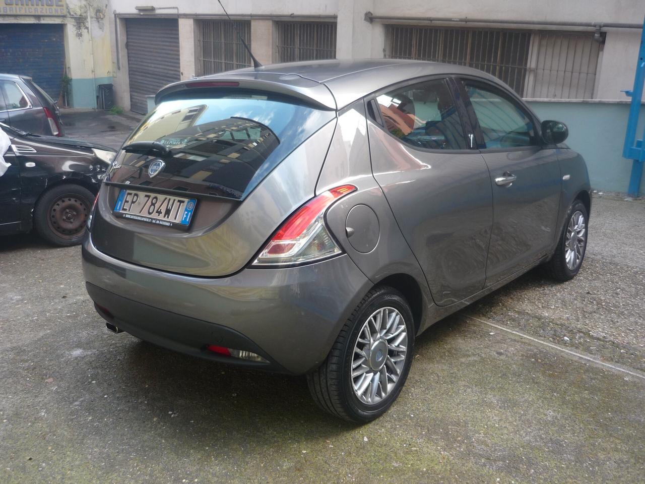Lancia Ypsilon 1.2 69 CV 5 porte S&S Gold