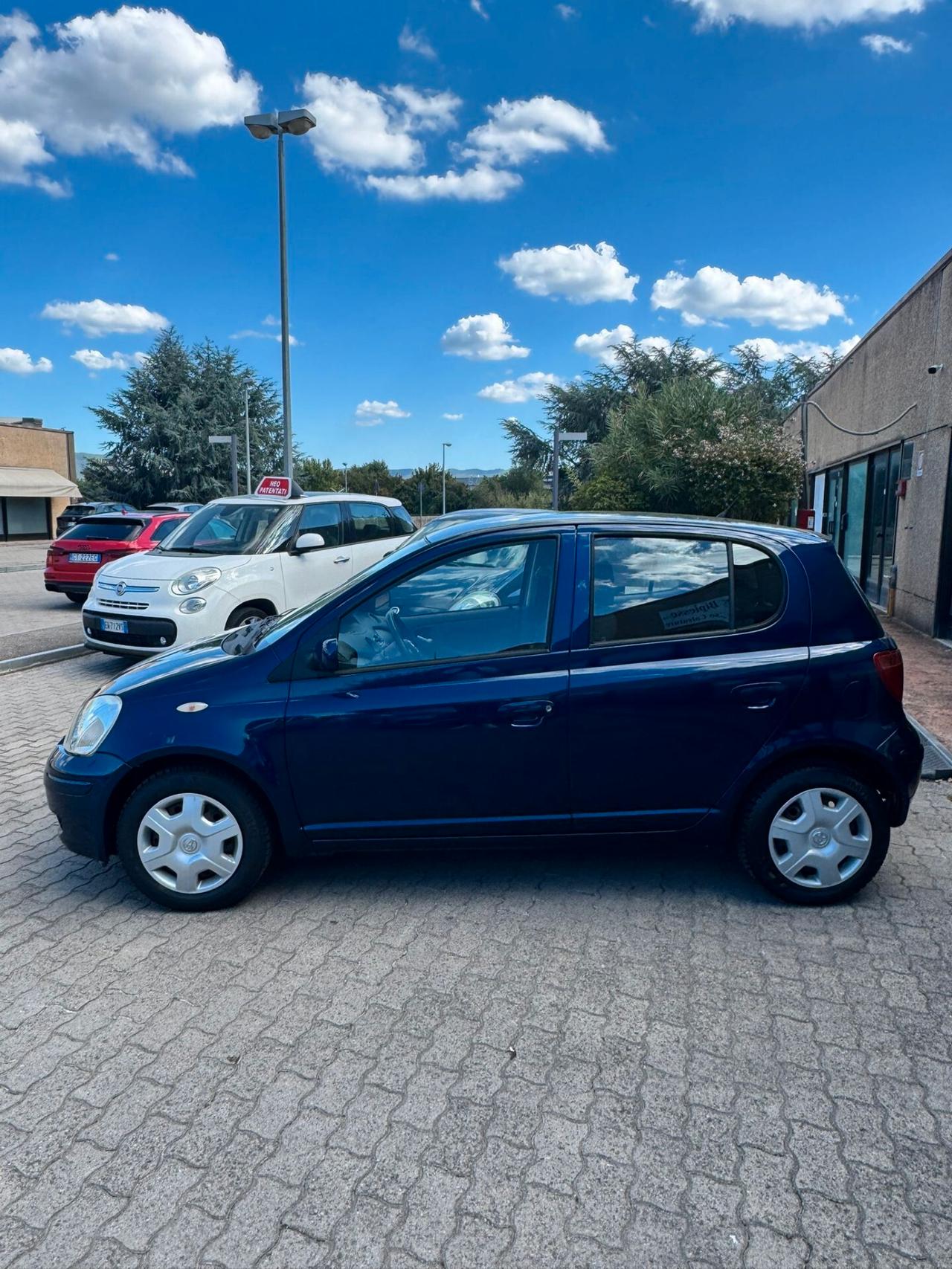 Toyota Yaris 1.0i 16V cat 5 porte Sol
