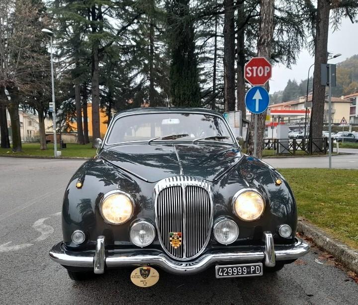 Daimler Altro 250 v8