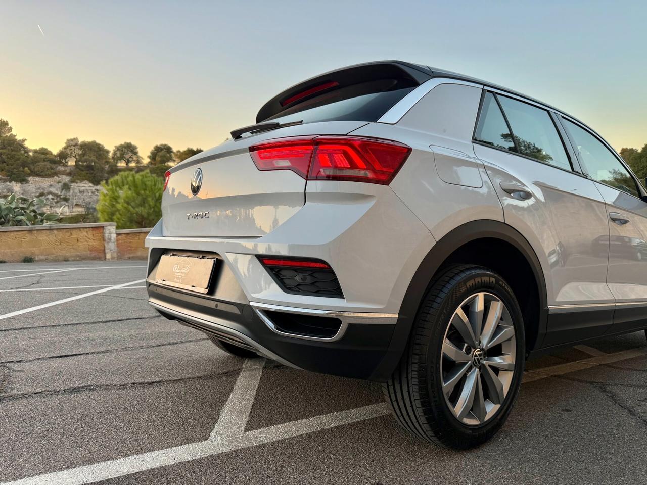 Volkswagen T-Roc/1.0 TSI 110 CV/CAR PLAY/CERCHI 17"/NEOPATENTATI